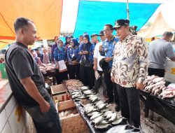 Pj Gubernur Sulsel Pastikan Kestabilan Stok dan Harga Kebutuhan Pokok di Takalar