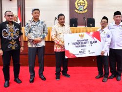 Pj Gubernur Sulsel Serahkan Zakat ASN Pemprov ke Baznas