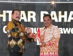 Pj Gubernur Bahtiar Baharuddin Raih CNN Indonesia Awards Kategori Excellence Governance Leadership