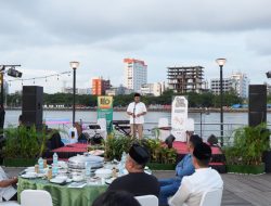 Pj Gubernur Bahtiar dan Keluarga Salat Id di Masjid Kubah 99 Asmaul Husna