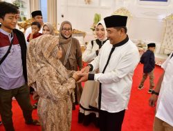 Hingga Malam, Warga Terus Berdatangan ke Open House Lebaran Pj Gubernur Sulsel