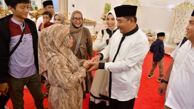 Hingga Malam, Warga Terus Berdatangan ke Open House Lebaran Pj Gubernur Sulsel