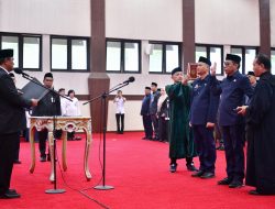 Pj Gubernur Bahtiar Lantik Pejabat Administrasi dan Pengawas Lingkup Pemprov Sulsel