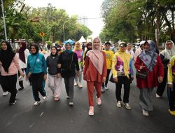 Pj Ketua TP PKK Sulsel Senam Bareng Warga di CFD Sudirman
