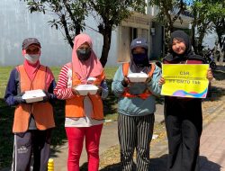 Jumat Berbagi, PT GMTD Bagikan 100 Paket Nasi Box