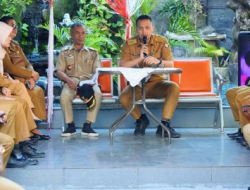 Camat Makassar Pimpin Rapat Koordinasi Evaluasi Program Kerja dan Persiapan Pesta Rakyat HUT RI ke-79