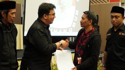 Penyerahan BA dan SK Penetapan DPS Pilkada 2024 Kepada Bawaslu, Dalam Rapat Pleno Terbuka KPU Kota Makassar