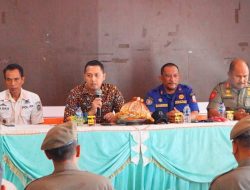 Camat Makassar Dampingi Plt Kasatpol PP Makassar Melakukan Pengecekan Anggota Satpol BKO
