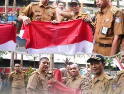 Camat Makassar Intrusikan Kibarkan Bendera Merah Putih Ke Masyarakat