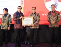 Danny Pomanto Terima Penghargaan dari MenkumHAM, Kukuhkan 12 Kelurahan Sadar Hukum di Makassar