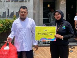Jum’at Berbagi, PT GMTD Bagikan Paket Nasi Kotak di Masjid
