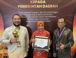 Cakupan Kepesertaan JKN Capai 99%, Makassar Terima UHC Award 2024