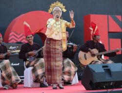 Pertunjukan Musik To Riolo Meriahkan Festival KIM di Makassar