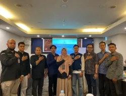 Legalisasi Lembaga Pemantau dan Survei Pilgub 2024, KPU Sulawesi Selatan Serahkan Sertifikat Akreditasi