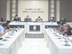 Aliansi Buruh dan Mahasiswa Menggugat (ABMM) Sambangi DPRD Makassar Sampaikan Keluhan PHK