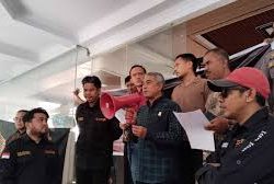 DPRD Makassar Dengar Aspirasi Massa soal Dugaan LGBT di Helens Play