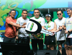 Fadli Wellang Serahkan Doorprize Utama di Citilink x Traveloka Discoverun 2025 Makassar