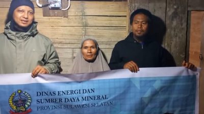 Pemprov Sulsel Salurkan Bantuan Listrik BPBL dan LTSHE bagi Masyarakat Tidak Mampu dan Wilayah Terpencil