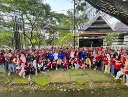 Menjelang Ramadhan, Camat Panakukang bersama RT/RW Giat Bersihkan Taman Makam Pahlawan Hingga Masjid-Masjid